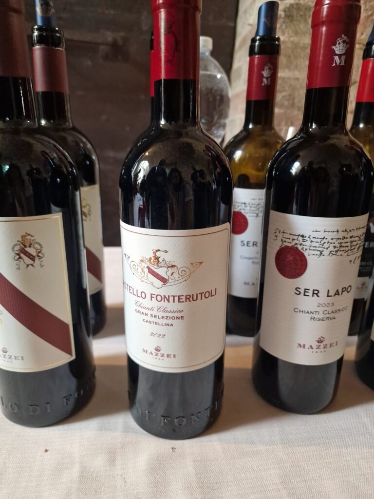 Wijnflessen Chianti tijdens Bevo Castellina